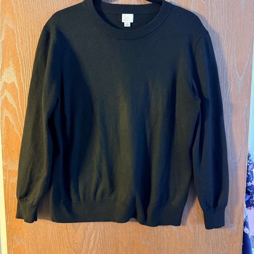 Large Women’s Black Crewneck Sweater